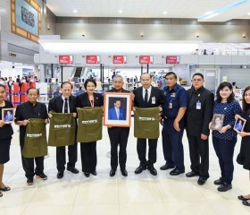 นำถุงยังชีพพระราชทาน ไปมอบให้แก่ราษฎรที่ประสบอุทกภัย ... พารามิเตอร์รูปภาพ 1