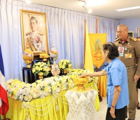 พิธีรับพระราชทานเข็มที่ระลึกตราสัญลักษณ์งานเฉลิมพระเกียรติพระบาทสมเด็จพระเจ้าอยู่หัว เนื่องในโอกาสพระราชพิธีมหามงคลเฉลิมพระชนมพรรษา ๖ รอบ ๗๒ พรรษา ๒๘ กรกฎาคม ๒๕๖๗ ... พารามิเตอร์รูปภาพ 15