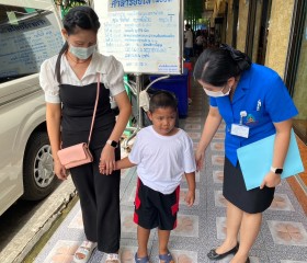 พระบาทสมเด็จพระเจ้าอยู่หัว ทรงรับบุตรชายของ นางสาวจันทิมา ... พารามิเตอร์รูปภาพ 1