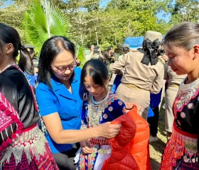 นายพลากร สุวรรณรัฐ องคมนตรี นายกมูลนิธิราชประชานุเคราะห์ฯ ... พารามิเตอร์รูปภาพ 5