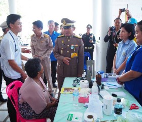 สมเด็จพระเจ้าอยู่หัว ทรงพระกรุณาโปรดเกล้าฯ ให้ พลเอกไพบูลย์ ... พารามิเตอร์รูปภาพ 1