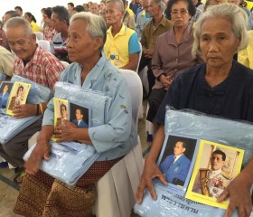 มูลนิธิราชประชานุเคราะห์ในพระบรมราชูปถัมภ์มอบผ้าห่มกันหนาวพระราชทาน ที่อำเภอชุมตาบง และอำเภอแม่เปิน จ.นครสวรรค์ ... พารามิเตอร์รูปภาพ 6