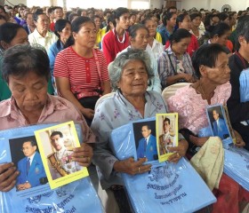 มูลนิธิราชประชานุเคราะห์ในพระบรมราชูปถัมภ์มอบผ้าห่มกันหนาวพระราชทาน ที่อำเภอชุมตาบง และอำเภอแม่เปิน จ.นครสวรรค์ ... พารามิเตอร์รูปภาพ 11