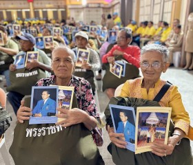 พระบาทสมเด็จพระเจ้าอยู่หัว ทรงพระกรุณาโปรดเกล้าฯ ให้ พลเอก ... พารามิเตอร์รูปภาพ 16