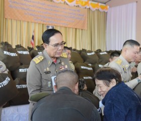 พระบาทสมเด็จพระเจ้าอยู่หัว ทรงพระกรุณาโปรดเกล้าฯ ให้ พลเอก ... พารามิเตอร์รูปภาพ 20