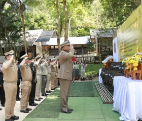 นายพลากร สุวรรณรัฐ องคมนตรี นายกมูลนิธิราชประชานุเคราะห์ฯ ... พารามิเตอร์รูปภาพ 1