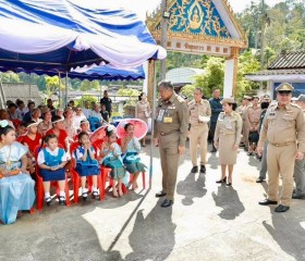 นายพลากร สุวรรณรัฐ องคมนตรี นายกมูลนิธิราชประชานุเคราะห์ฯ ... พารามิเตอร์รูปภาพ 10