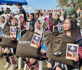 นายพลากร สุวรรณรัฐ องคมนตรี นายกมูลนิธิราชประชานุเคราะห์ฯ ... พารามิเตอร์รูปภาพ 12