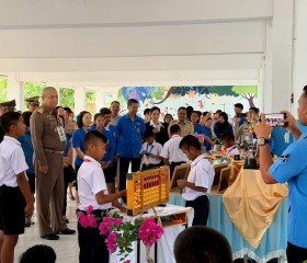 พลเรือเอก พงษ์เทพ หนูเทพ องคมนตรี ... พารามิเตอร์รูปภาพ 2