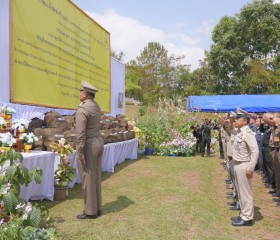 นายพลากร สุวรรณรัฐ องคมนตรี นายกมูลนิธิราชประชานุเคราะห์ ... พารามิเตอร์รูปภาพ 1