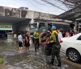 พลเรือเอก พงษ์เทพ หนูเทพ องคมนตรี ... พารามิเตอร์รูปภาพ 13