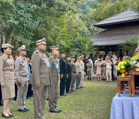 นายพลากร สุวรรณรัฐ องคมนตรี นายกมูลนิธิราชประชานุเคราะห์ ... พารามิเตอร์รูปภาพ 22