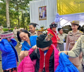 นายพลากร สุวรรณรัฐ องคมนตรี นายกมูลนิธิราชประชานุเคราะห์ ... พารามิเตอร์รูปภาพ 18
