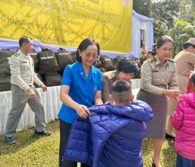 นายพลากร สุวรรณรัฐ องคมนตรี นายกมูลนิธิราชประชานุเคราะห์ ... พารามิเตอร์รูปภาพ 13