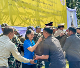 นายพลากร สุวรรณรัฐ องคมนตรี นายกมูลนิธิราชประชานุเคราะห์ ... พารามิเตอร์รูปภาพ 14