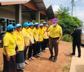 พระบาทสมเด็จพระเจ้าอยู่หัวทรงพระกรุณาโปรดเกล้าโปรดกระหม่อมให้ นายอำพน กิตติอำพน องคมนตรี พลอากาศโท ภักดี แสง-ชูโต เลขาธิการ มูลนิธิราชประชานุเคราะห์ในพระบรมราชูปถัมภ์ เชิญสิ่งของพระราชทาน มอบแก่ประชาชนผู้ประสบอุทกภัย พื้นที่จังหวัดหนองบัวลำภู ... พารามิเตอร์รูปภาพ 9