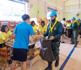 พระบาทสมเด็จพระเจ้าอยู่หัว พระราชทานถุงยังชีพ ๑๐,๐๐๐ ชุด ... พารามิเตอร์รูปภาพ 9