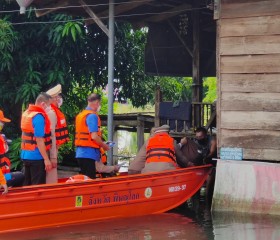 พลเรือเอก พงษ์เทพ หนูเทพ องคมนตรี เชิญสิ่งของพระราชทาน ... พารามิเตอร์รูปภาพ 3