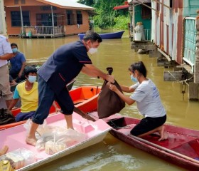 มอบสิ่งของพระราชทาน จังหวัดสุโขทัย พารามิเตอร์รูปภาพ 6