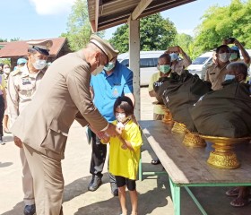 พลเรือเอก พงษ์เทพ หนูเทพ องคมนตรี เชิญสิ่งของพระราชทาน ... พารามิเตอร์รูปภาพ 11