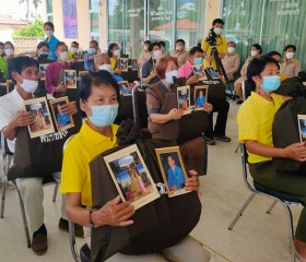 มอบสิ่งของพระราชทานผู้ประสบวาตภัย จังหวัดเชียงราย พารามิเตอร์รูปภาพ 6