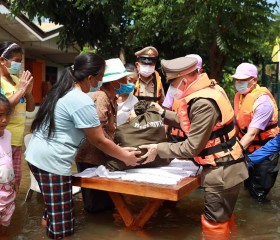 นายอำพน กิตติอำพน องคมนตรี ... พารามิเตอร์รูปภาพ 9