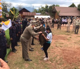 นายพลากร สุวรรณรัฐ องคมนตรี มอบถุงพระราชทานให้แก่ราษฎร ... พารามิเตอร์รูปภาพ 9