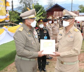 นายพลากร สุวรรณรัฐ องคมนตรี มอบถุงพระราชทานให้แก่ราษฎร ... พารามิเตอร์รูปภาพ 16