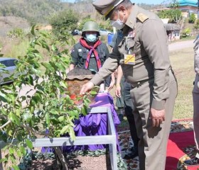 นายพลากร สุวรรณรัฐ องคมนตรี มอบถุงพระราชทานให้แก่ราษฎร ... พารามิเตอร์รูปภาพ 5