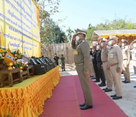 นายพลากร สุวรรณรัฐ องคมนตรี มอบถุงพระราชทานให้แก่ราษฎร ... พารามิเตอร์รูปภาพ 13