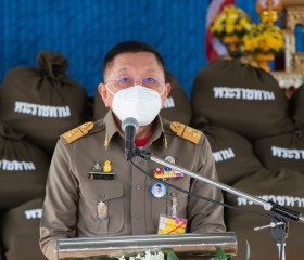 องคมนตรี เดินทางไปเป็นประธานพิธีมอบสิ่งของพระราชทาน ... พารามิเตอร์รูปภาพ 5