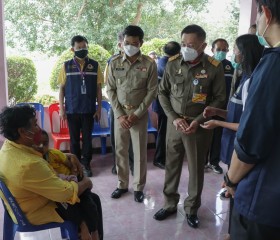 องคมนตรี เดินทางไปเป็นประธานพิธีมอบสิ่งของพระราชทาน ... พารามิเตอร์รูปภาพ 22