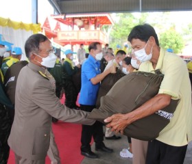 พระบาทสมเด็จพระเจ้าอยู่หัว ทรงพระกรุณาโปรดเกล้า ฯ ให้ พลเอก ... พารามิเตอร์รูปภาพ 1